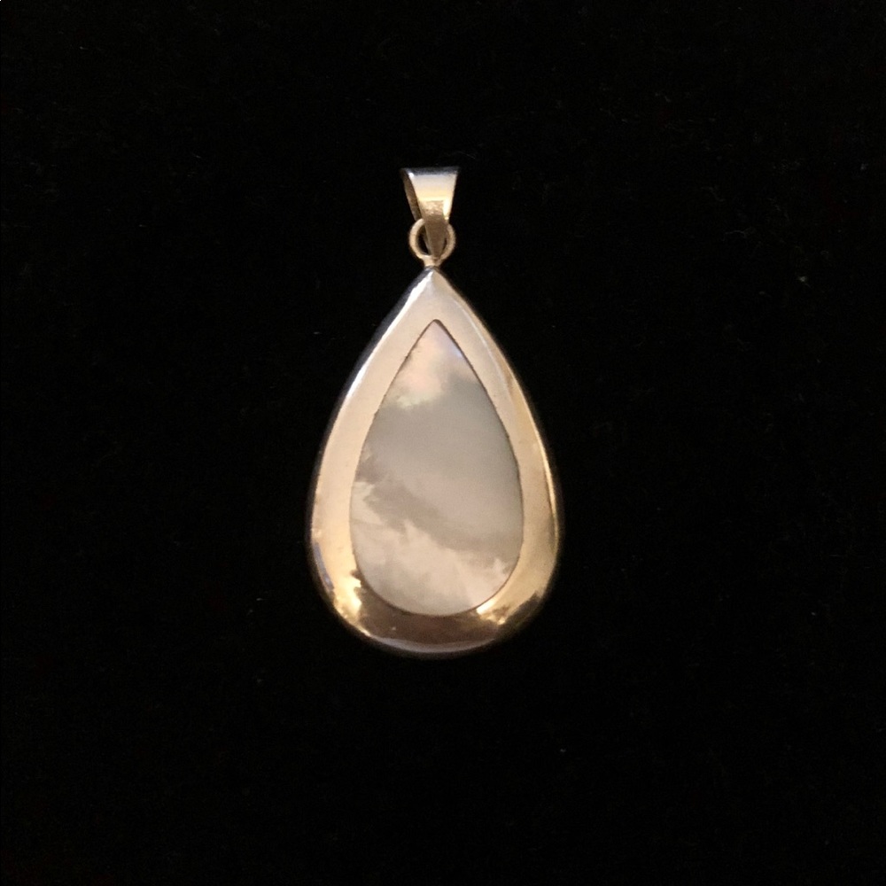 Beautiful Sterling Silver 21mm Teardrop  Pendant!